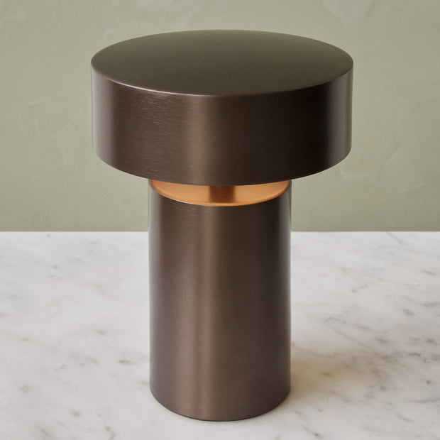 Audo Copenhagen Stolní lampa Column Portable, Bronze - DESIGNSPOT