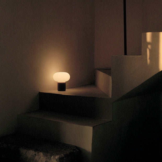 New Works Přenosná lampa Karl-Johan, Earth Red - DESIGNSPOT