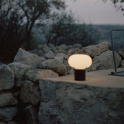 New Works Přenosná lampa Karl-Johan, Earth Red - DESIGNSPOT