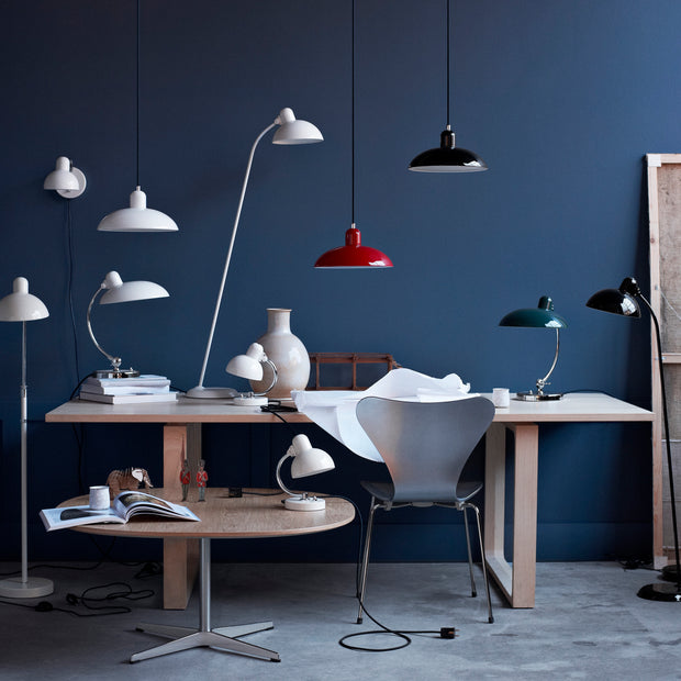 Fritz Hansen Stolní lampa Kaiser Idell Luxus, Easy grey & Brass - DESIGNSPOT