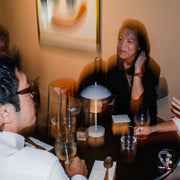 Fritz Hansen Přenosná lampa Clam, Nine Grey - DESIGNSPOT