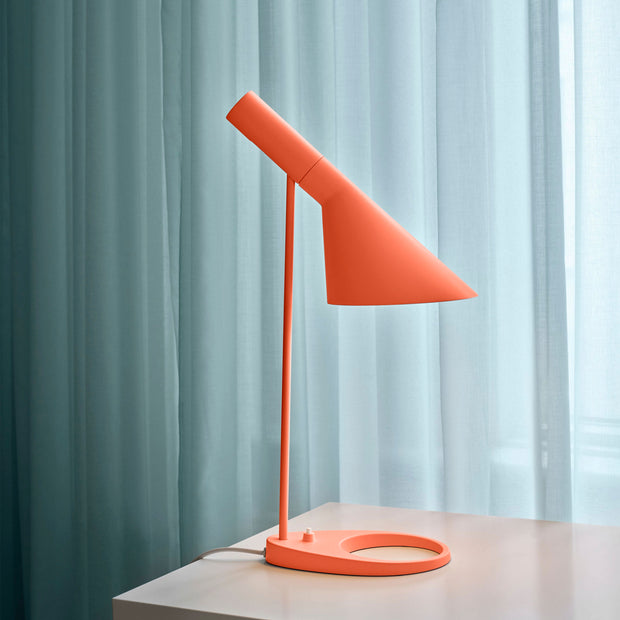 Louis Poulsen Stolní lampa AJ Mini, Black - DESIGNSPOT