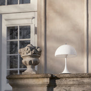 Louis Poulsen Přenosná lampa Panthella 250, White opal acryl - DESIGNSPOT