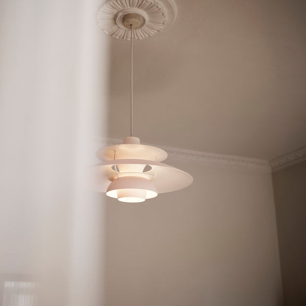 Louis Poulsen Závěsná lampa PH 5, Monochrome pale blush - DESIGNSPOT