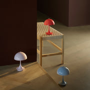 Louis Poulsen Přenosná lampa Panthella 160, Opal white - DESIGNSPOT