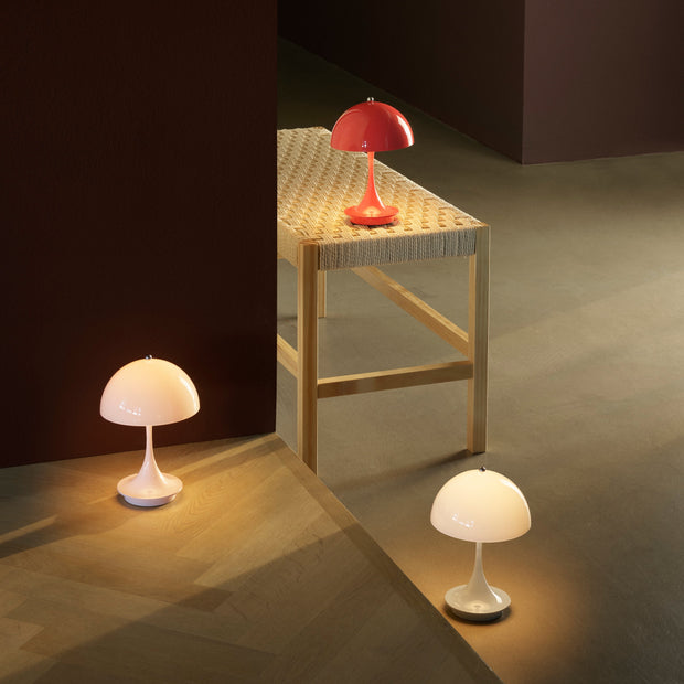 Louis Poulsen Přenosná lampa Panthella 160, Opal white - DESIGNSPOT