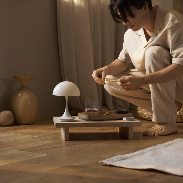 Louis Poulsen Přenosná lampa Panthella 160, Opal beige - DESIGNSPOT