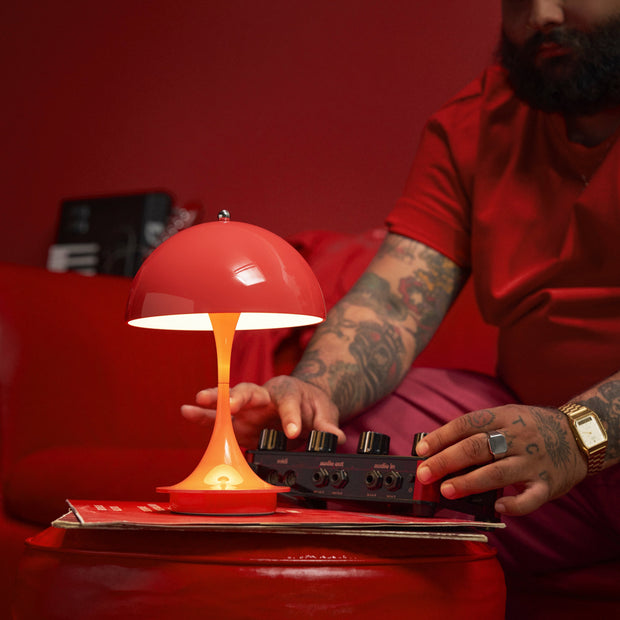 Louis Poulsen Přenosná lampa Panthella 160, Opal pale rose - DESIGNSPOT