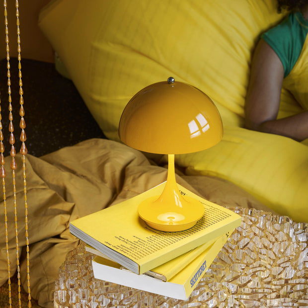 Louis Poulsen Přenosná lampa Panthella 160, Opal white - DESIGNSPOT