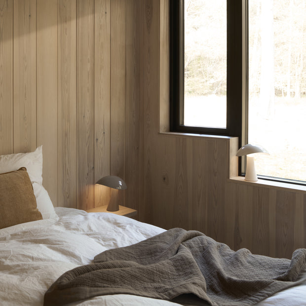 Louis Poulsen Přenosná lampa Rumee 220, Cloud white - DESIGNSPOT