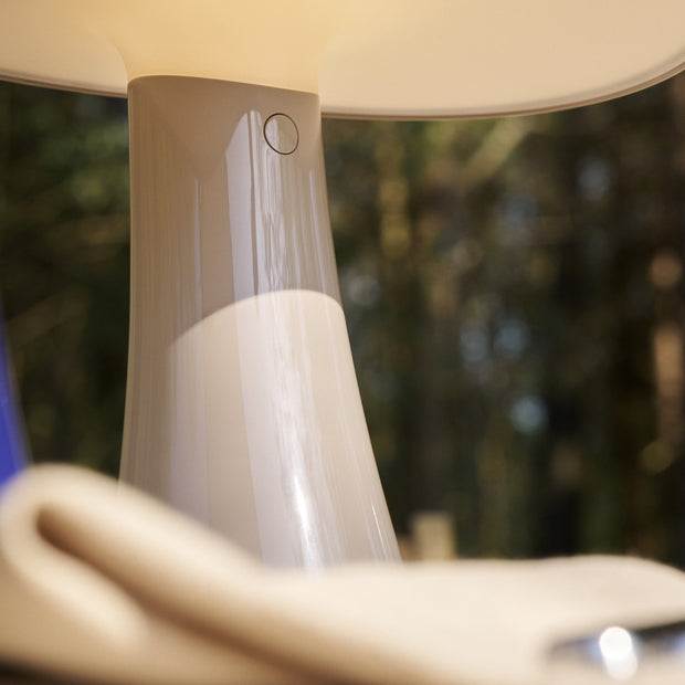 Louis Poulsen Přenosná lampa Rumee 220, Cloud white - DESIGNSPOT