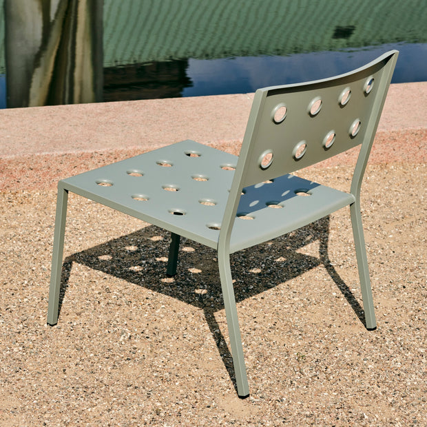 Hay Zahradní židle Balcony Armchair, Desert Green - DESIGNSPOT