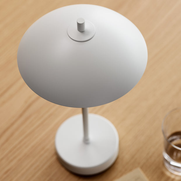 Fritz Hansen Stojací lampa Clam - DESIGNSPOT