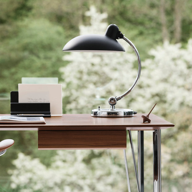 Fritz Hansen Stolní lampa Kaiser Idell Luxus, Easy grey & Brass - DESIGNSPOT