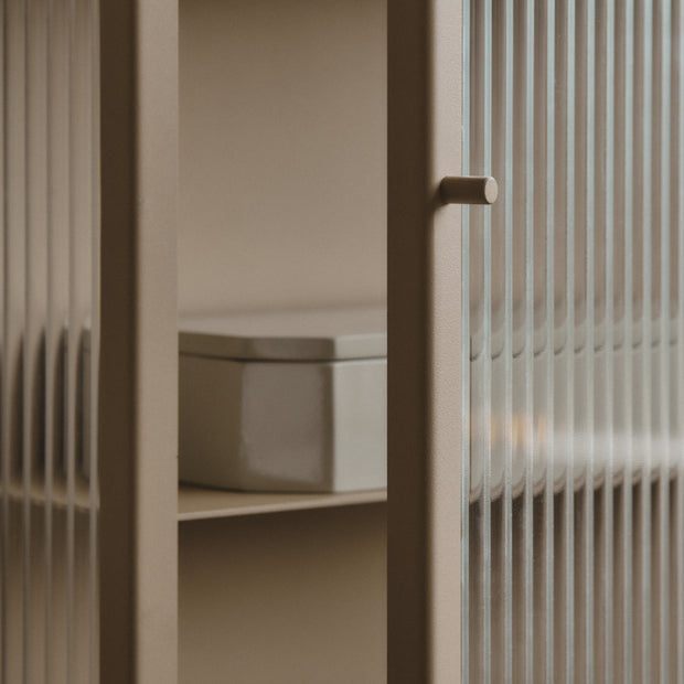 Ferm Living Nástěnná skříňka Haze Tall, Oxide Red - DESIGNSPOT
