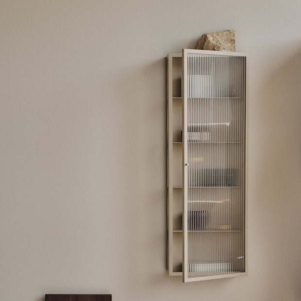Ferm Living Nástěnná skříňka Haze Tall, Oxide Red - DESIGNSPOT