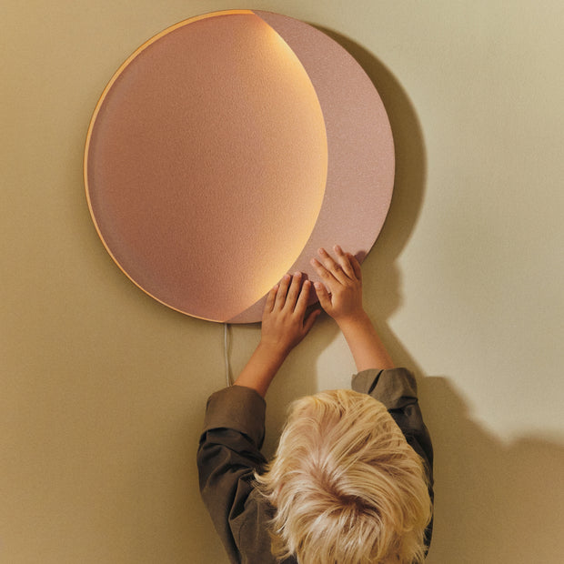 Ferm Living Nástěnná lampa Neba, Tea Green - DESIGNSPOT