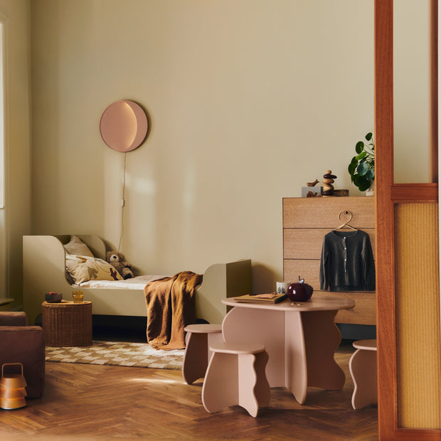 Ferm Living Dětský stolek Slope, Rose - DESIGNSPOT