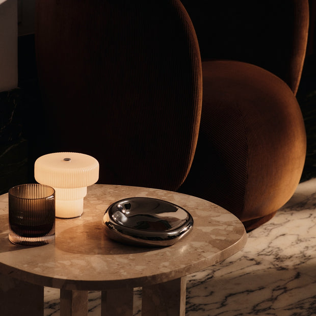 Ferm Living Přenosná lampa Ripple, White - DESIGNSPOT