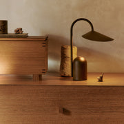 Ferm Living Přenosná lampa Arum, Tea Green - DESIGNSPOT