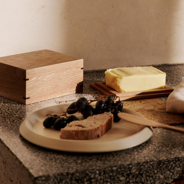 Ferm Living Dřevěná dóza na máslo Bon, Oak - DESIGNSPOT