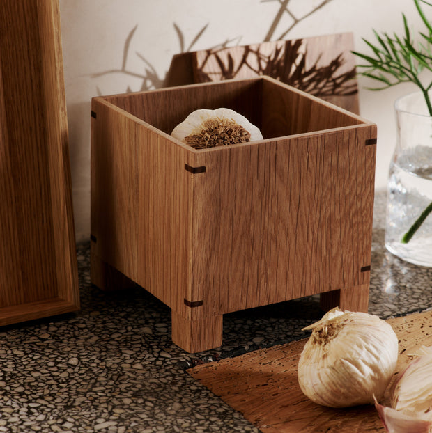Ferm Living Dřevěná dóza Bon Garlic Box, Oak - DESIGNSPOT