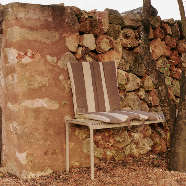 Ferm Living Zahradní lavice Dapple, Cashmere - DESIGNSPOT