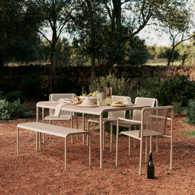 Ferm Living Zahradní lavice Dapple, Cashmere - DESIGNSPOT