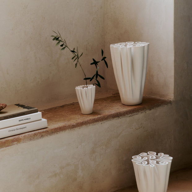 Ferm Living Váza Dedali, H18, Off-White - DESIGNSPOT