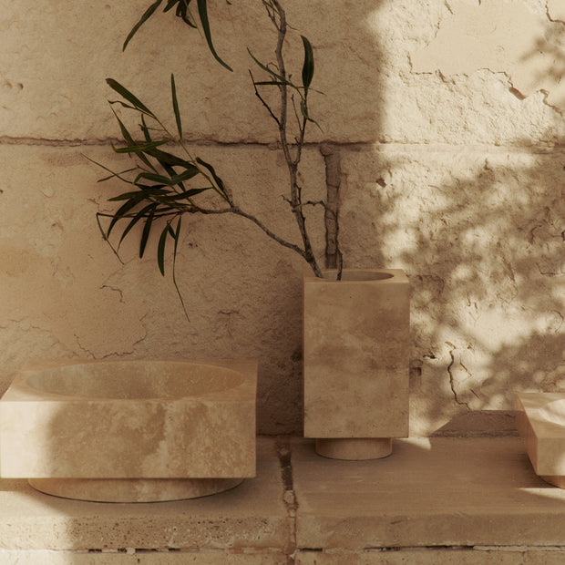 Ferm Living Váza Hew Vase, Travertine - DESIGNSPOT