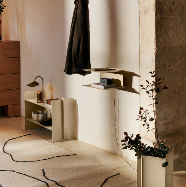Ferm Living Noční stolek Lager, Cashmere - DESIGNSPOT