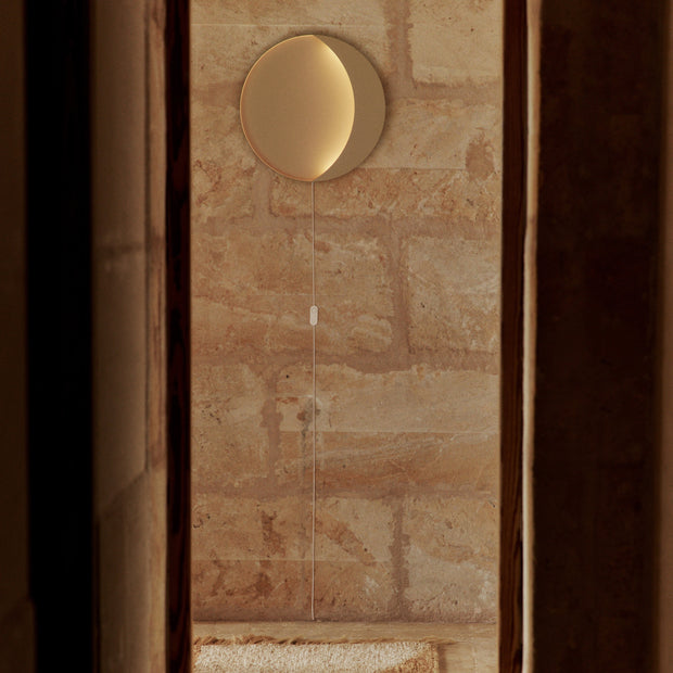 Ferm Living Nástěnná lampa Neba, Cashmere - DESIGNSPOT