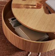 Ferm Living Konferenční stolek Olles, Ø80, Natural Oak - DESIGNSPOT