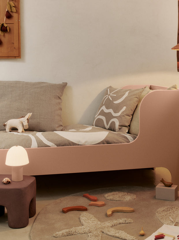 Ferm Living Přenosná lampa Frill, Cashmere / White - DESIGNSPOT