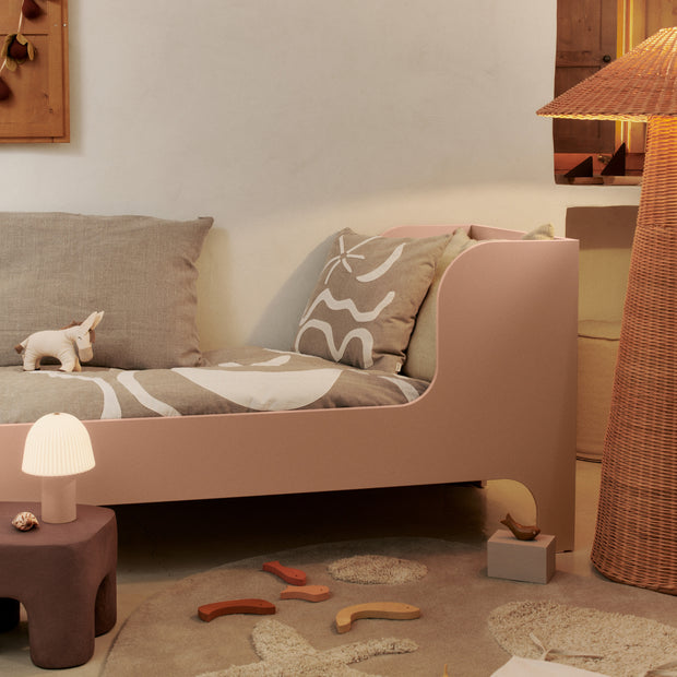 Ferm Living Dětská postel Sill Junior, Rose - DESIGNSPOT