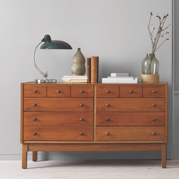 Fritz Hansen Stolní lampa Kaiser Idell Luxus, Easy grey & Brass - DESIGNSPOT