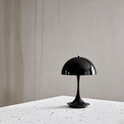 Louis Poulsen Přenosná lampa Panthella 160, Opal white - DESIGNSPOT