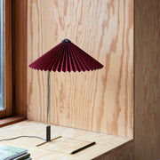 Hay Stolní lampa Matin 300, Oxide Red - DESIGNSPOT