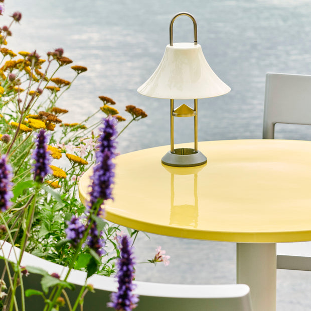Hay Venkovní stůl Ceramic Ø90, Bright Yellow - DESIGNSPOT