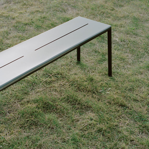 New Works Zahradní lavice May, Light Grey - DESIGNSPOT