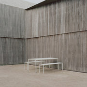 New Works Zahradní lavice May, Light Grey - DESIGNSPOT