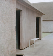New Works Zahradní lavice May, Light Grey - DESIGNSPOT
