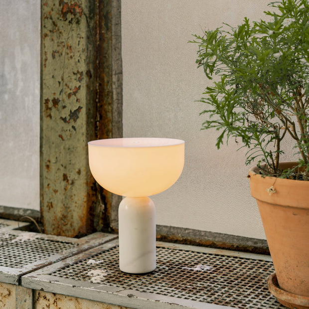 New Works Přenosná lampa Kizu, Rosso Levanto Marble - DESIGNSPOT
