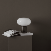 New Works Stolní lampa Karl-Johan, Smoked Oak / White Opal - DESIGNSPOT