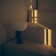 New Works Přenosná lampa Kizu, White Marble - DESIGNSPOT