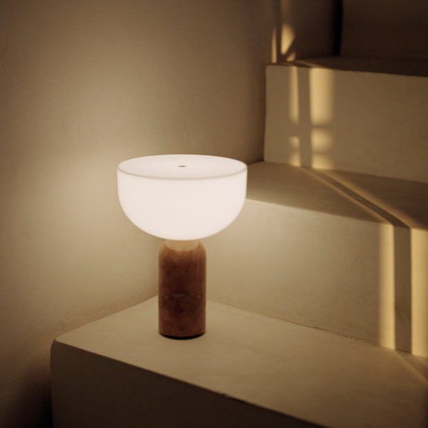 New Works Přenosná lampa Kizu, White Marble - DESIGNSPOT