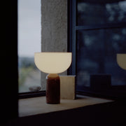 New Works Přenosná lampa Kizu, White Marble - DESIGNSPOT