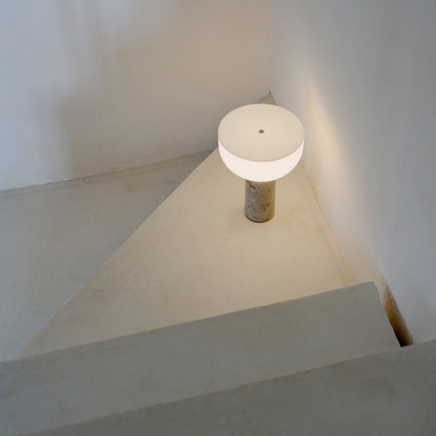 New Works Přenosná lampa Kizu, Black Marble - DESIGNSPOT