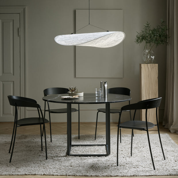 New Works Jídelní židle s područkami Missing, Lacquered Oak / Black - DESIGNSPOT