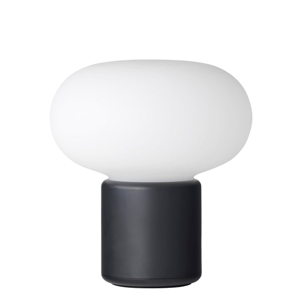 New Works Přenosná lampa Karl-Johan, Cold Black - DESIGNSPOT